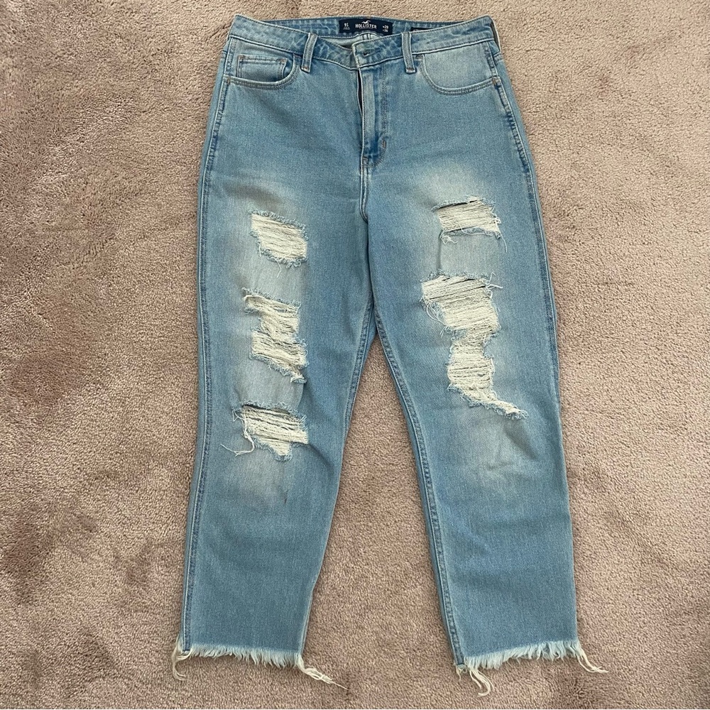 Hollister Ultra High-Rise Mom Jeans